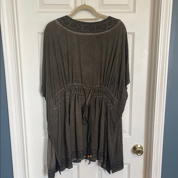 POL Charcoal Tunic with Black Lace Detail NWOT - Picture 3 of 5